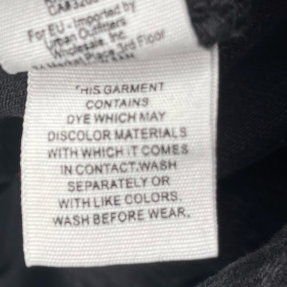 FREE PEOPLE Cutwork Cigar Dark Wash Black Faded
High Rise Cropped Jean Pants 25 - Picture 9 of 9